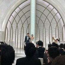 アルマリアン ＴＯＫＹＯの画像｜結婚式らしい「白」を基調とした、キラキラ輝く素敵なチャペルでした