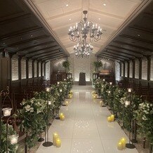 アルマリアン ＴＯＫＹＯの画像｜クラシカルな内装の8階チャペル。バージンロードが長いです