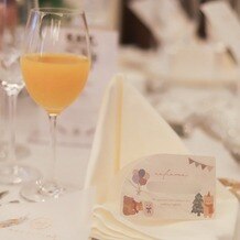 アルマリアン ＴＯＫＹＯの写真｜子供ゲスト向けには席札の表記を平仮名にしたりシールを貼って可愛くしました