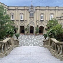 ハートコート横浜（ＨＥＡＲＴ ＣＯＵＲＴ 横浜）の画像｜雨でなければ挙式後のフラワーシャワーなどが外でできるそうです