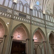 ハートコート横浜（ＨＥＡＲＴ ＣＯＵＲＴ 横浜）の写真｜チャペルの側面の写真です。とてもおごそかでした。