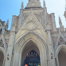 ハートコート横浜（ＨＥＡＲＴ ＣＯＵＲＴ 横浜）の写真｜お庭側から撮った挙式会場の写真です。