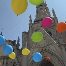 ハートコート横浜（ＨＥＡＲＴ ＣＯＵＲＴ 横浜）の写真｜バルーンリリースの瞬間の写真です。