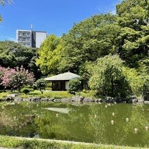 ザ・ガーデンオリエンタル・大阪の画像｜披露宴会場から見える、池・茶屋です。とても綺麗でした。