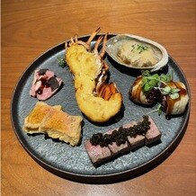 ザ・ガーデンオリエンタル・大阪の画像｜試食のプレートです。
お魚４種、お肉が２種です。
