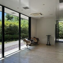 ザ・ガーデンオリエンタル・大阪の写真｜ガラスのチャペル入り口前