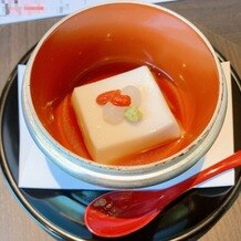 菊水楼(THE KIKUSUIRO NARAPARK)の画像｜試食メニューの一品だった、吉野葛あんの胡麻豆腐