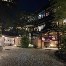 菊水楼(THE KIKUSUIRO NARAPARK)の画像｜昼から夕方にかけての結婚式だったため、明るい時間帯の写真と日が暮れた写真の2パターン撮れました。