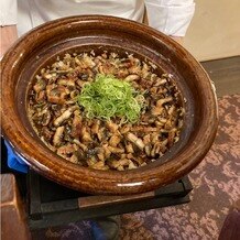 菊水楼(THE KIKUSUIRO NARAPARK)の写真｜料理人の方が土鍋を持ってきて披露してくださいました。