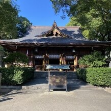 若宮の杜　迎賓館（名古屋観光ホテル）の写真｜神社です。両側に緑があり、雰囲気がとても良かったです。