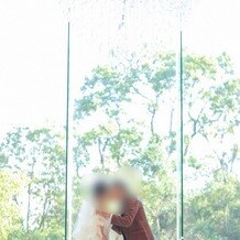 ララシャンス HIROSHIMA迎賓館の画像｜誓いのキスのタイミングで羽根が飛びます