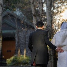 KYUKARUIZAWA KIKYO, Curio Collection by Hilton（元 旧軽井沢ホテル）の写真｜寒い日の結婚式だったためご丁寧に羽織をご準備くださいました