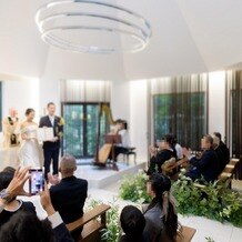 KYUKARUIZAWA KIKYO, Curio Collection by Hilton（元 旧軽井沢ホテル）の写真｜白を基調とした上品なチャペル