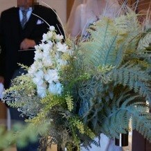 ストリングスホテル NAGOYAの画像｜バージンロード装花