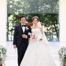 KOTOWA　奈良公園　Premium Viewの写真｜挙式でのタキシードとウェディングレースの
記念撮影