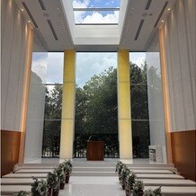 KOTOWA　奈良公園　Premium Viewの写真｜天窓もあり、天井も高く綺麗なチャペルです。