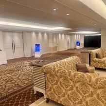 ラ・スイート神戸オーシャンズガーデンの写真｜ウェルカムスペースと受付は披露宴会場の入口付近に設置されます