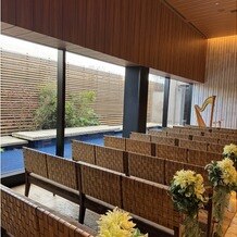 THE TENDER HOUSE（ザ テンダーハウス）の画像｜チャペルの窓側。