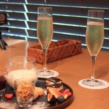 Los Angeles balcony（ロサンジェルスバルコニー）の写真｜控え室ではシャンパン