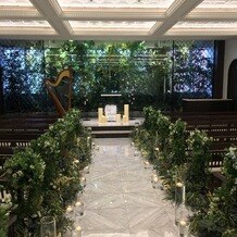 インスタイルウェディング京都（InStyle wedding KYOTO）の画像｜チャペル
照明オンだととても明るいです。