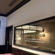 インスタイルウェディング京都（InStyle wedding KYOTO）の写真｜待合室のスモーキングルーム