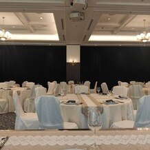 嘉ノ雅　茗渓館（かのびめいけいかん）の画像｜新郎新婦席からみた披露宴会場
