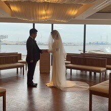 BAYSIDE GEIHINKAN VERANDA minatomiraiの画像｜二面オーシャンビュー
VERANDAならでは椅子の配置を動かせる挙式会場
縦も横も菱形も自由自在