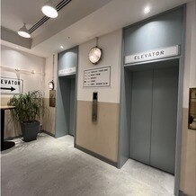BAYSIDE GEIHINKAN VERANDA minatomiraiの写真｜5階建ての建物なのでエレベーター移動が基本です。エレベーターもお洒落です。