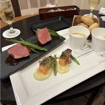 The 33 Sense of Wedding（ザ・サーティスリー センス・オブ・ウエディング）の写真｜新郎新婦用のお料理です。
こちらが1品ずつゲストには振る舞われました。