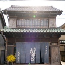 萬屋本店－ＫＡＭＡＫＵＲＡ　ＨＡＳＥ　ｅｓｔ１８０６－の画像｜外観