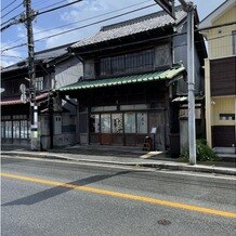 萬屋本店－ＫＡＭＡＫＵＲＡ　ＨＡＳＥ　ｅｓｔ１８０６－の画像｜外観