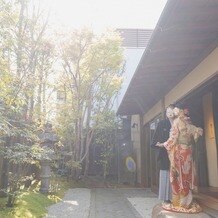 萬屋本店－ＫＡＭＡＫＵＲＡ　ＨＡＳＥ　ｅｓｔ１８０６－の写真｜庭