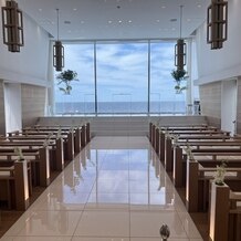 THE SURF OCEAN TERRACE（ザ・サーフ オーシャンテラス）の写真｜海の見える会場で、雨の日や天気が悪くても最高の式が上げられるように工夫されてました！