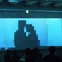 THE SURF OCEAN TERRACE（ザ・サーフ オーシャンテラス）の写真｜前撮り写真を使用した3面スクリーンのオープニングムービー