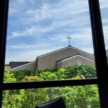 南青山サンタキアラ教会の画像｜披露宴会場から見た教会外観です。
とても天気が良く素敵でした。