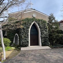 南青山サンタキアラ教会の画像｜挙式会場入口