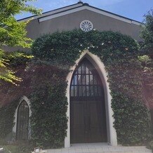 南青山サンタキアラ教会の画像｜チャペル入り口