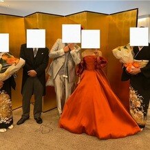 ホテル日航立川 東京の写真｜披露宴終わり両家でしや写真撮影！