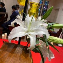 Casa　d&#39;　Angela　Aoyama（カサ・デ・アンジェラ青山）の画像｜チャペルの装花、ユリ