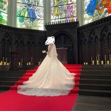 Casa d' Angela Aoyama(カサ・デ・アンジェラ青山)の画像|全面がスタンドガラスではないことによって、ドレスが際立って綺麗!