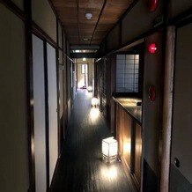 京都祝言 ＳＨＵ：ＧＥＮの画像｜控室までの廊下