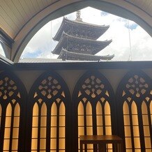 京都祝言 ＳＨＵ：ＧＥＮの画像｜五重塔が見えるチャペル