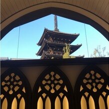 京都祝言 ＳＨＵ：ＧＥＮの写真｜五重塔が見えるチャペル