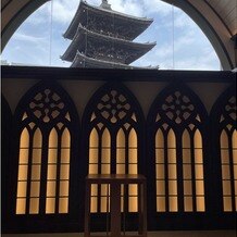 京都祝言 ＳＨＵ：ＧＥＮの写真｜チャペルからは八坂の塔が見えて京都らしさを感じられる