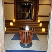 大阪城西の丸庭園 大阪迎賓館の画像｜披露宴会場の入り口でウェルカムスペース等に活用