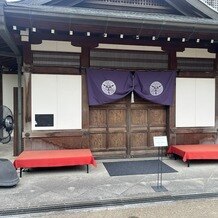 大阪城西の丸庭園 大阪迎賓館の写真｜会場入り口。掛かっている垂れ幕は持ち込みで好きなデザインへ変更可能。