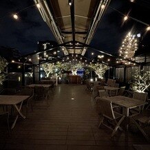 NAKANOSHIMA TERRACE # AND ME（中之島テラス # AND ME）の画像｜夜の水上挙式会場の写真です。