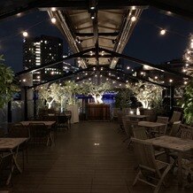 NAKANOSHIMA TERRACE # AND ME（中之島テラス # AND ME）の画像｜夜の挙式会場