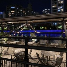 NAKANOSHIMA TERRACE # AND ME（中之島テラス # AND ME）の写真｜夜の水上チャペル