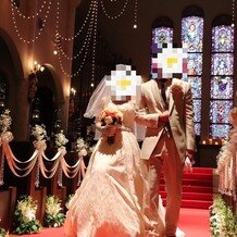 聖ラファエル教会の画像｜新郎新婦退場